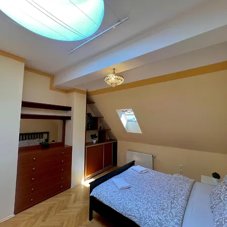 Comfortable 3 Bedroom Apartment In The Heart Of Prague Exterior photo