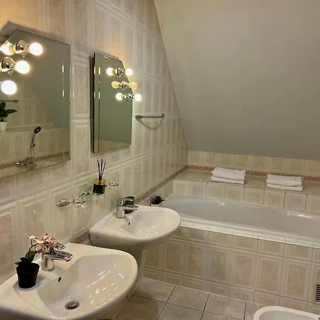 Comfortable 3 Bedroom Apartment In The Heart Of Prague Exterior photo