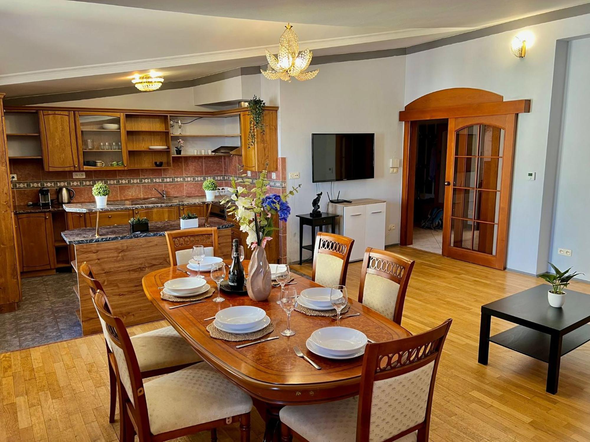 Comfortable 3 Bedroom In The Heart Of Apartment Prague