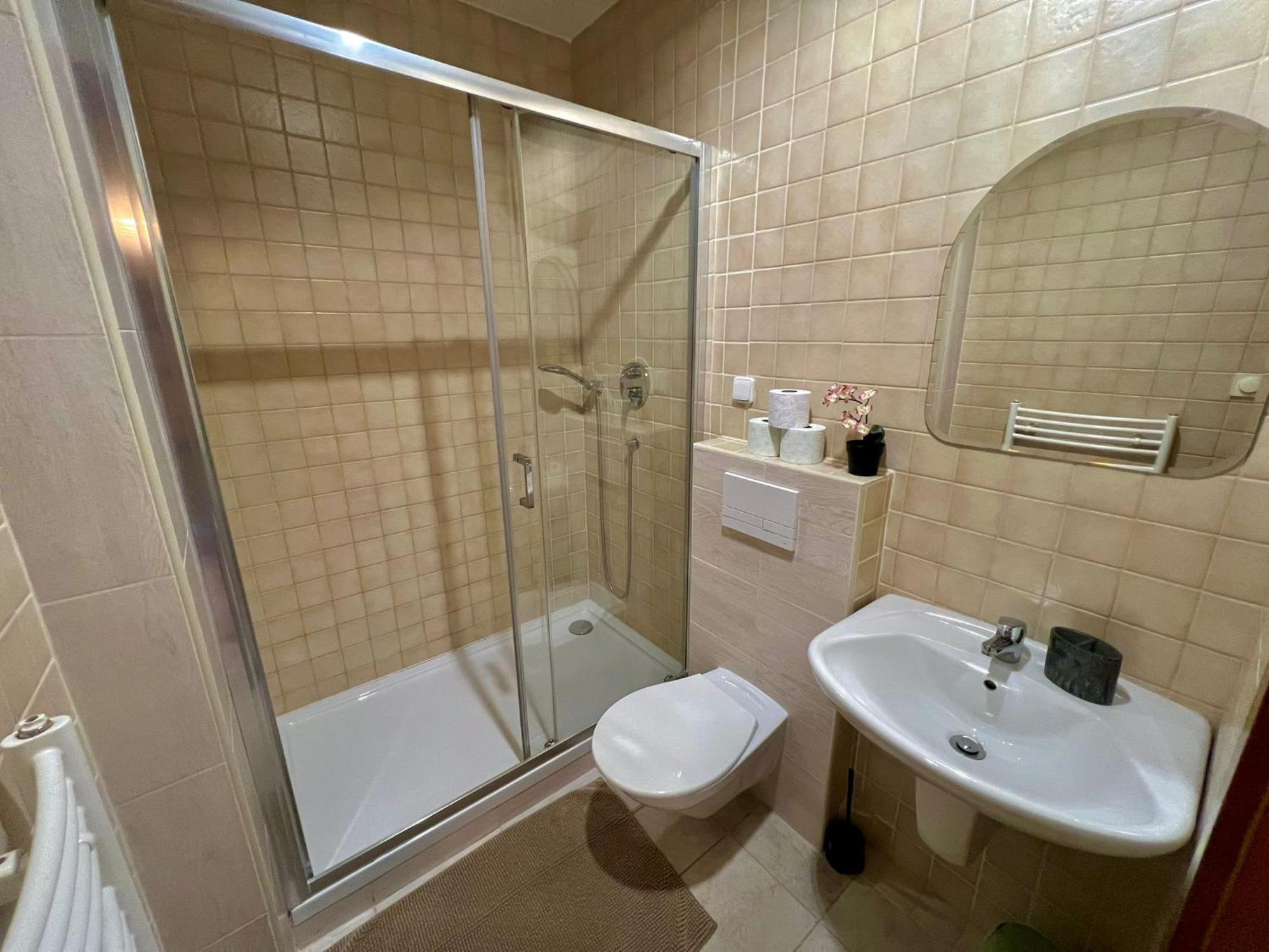 Comfortable 3 Bedroom In The Heart Of Apartment Prague